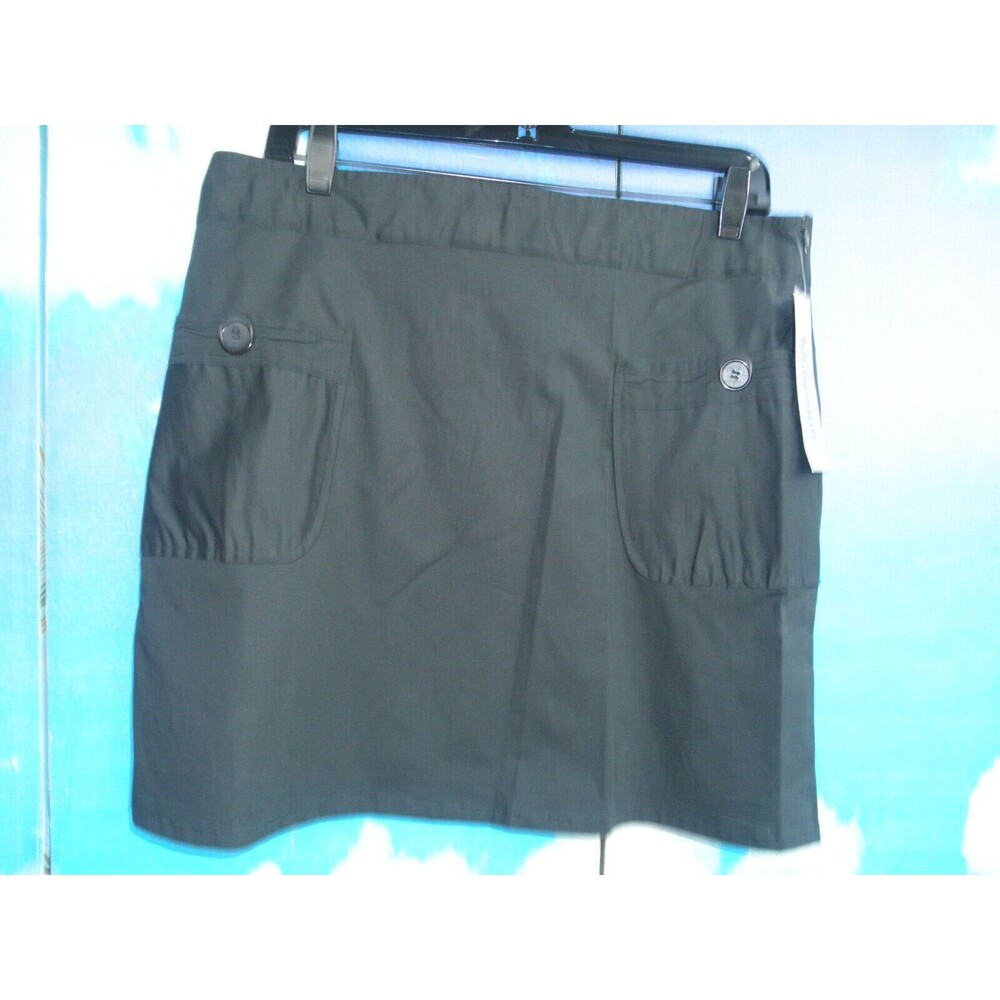NEW by MILLENIUM, SIZE MEDIUM, BLACK SHORT SKIRT, 2 BIG FRONT POCKETS